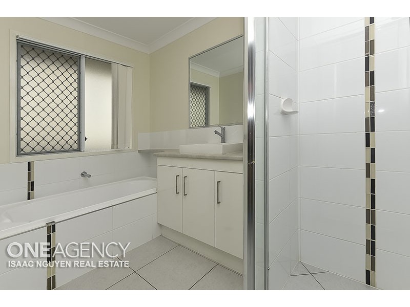 40 Brock Dr, Springfield Lakes QLD 4300