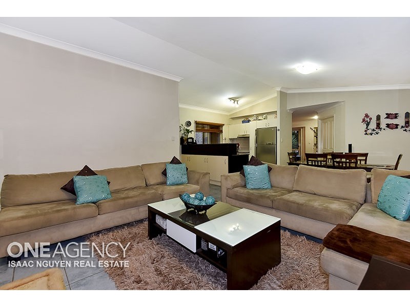 23 Starr Street, Forest Lake QLD 4078