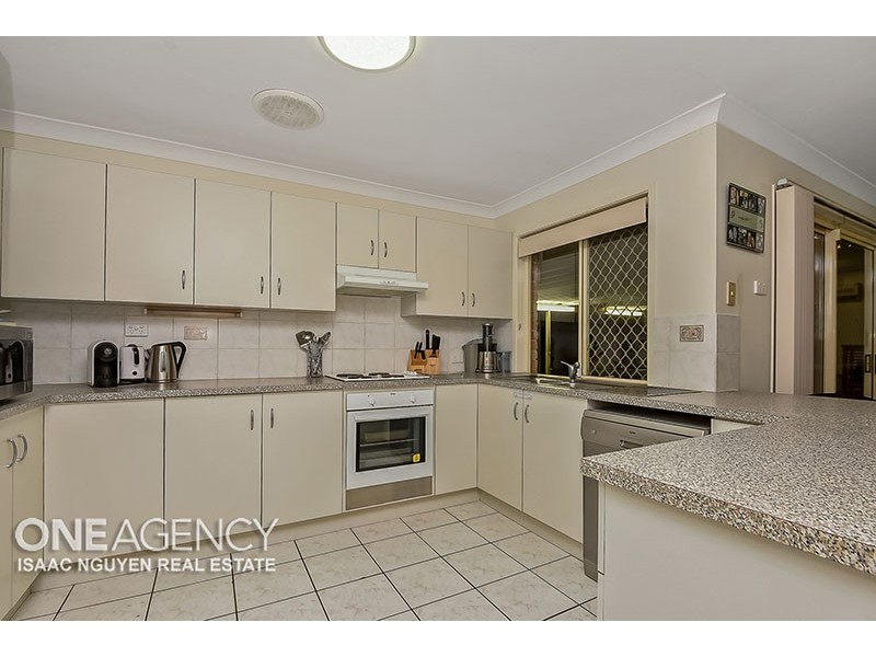 127 Clarendon Circuit, Forest Lake QLD 4078