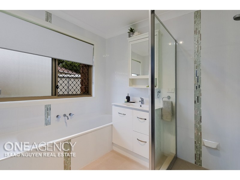 19 Leyburn Cres, Forest Lake QLD 4078