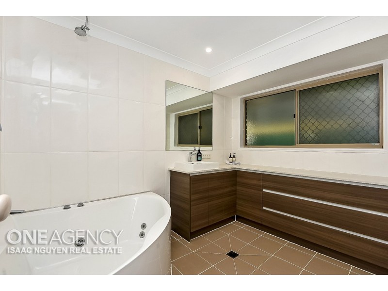 3 Springfield Pl, Forest Lake QLD 4078