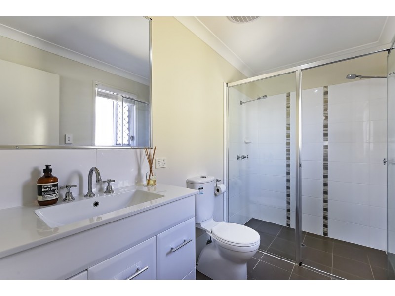 26 Laguna Cr, Springfield Lakes QLD 4300