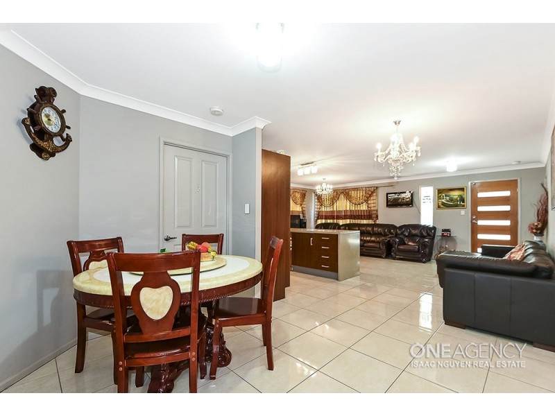 29 Dinnigan Cres, Durack QLD 4077