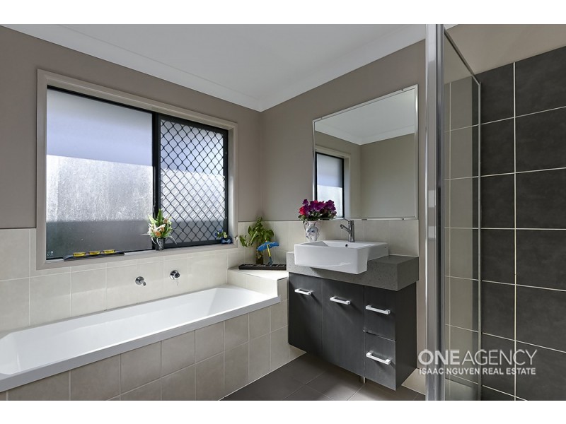 29 Dinnigan Cres, Durack QLD 4077