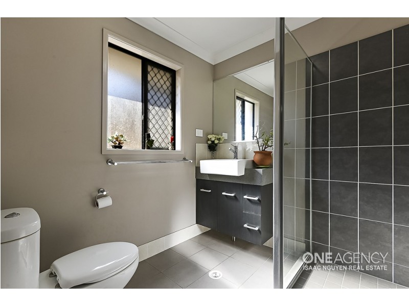29 Dinnigan Cres, Durack QLD 4077