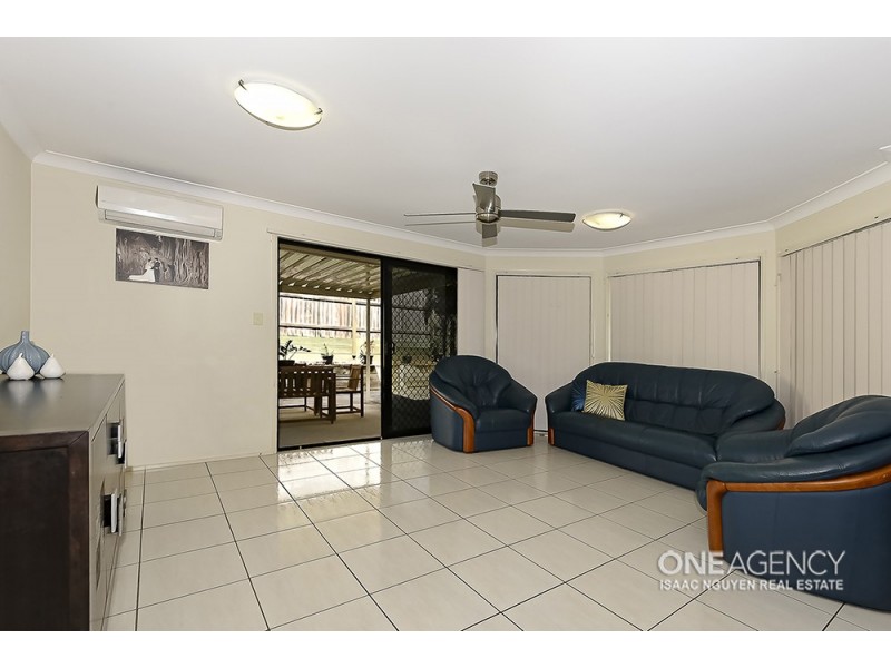 18 Sanctuary Dr, Forest Lake QLD 4078