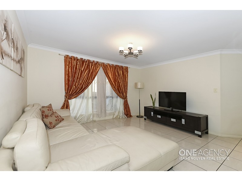 18 Sanctuary Dr, Forest Lake QLD 4078