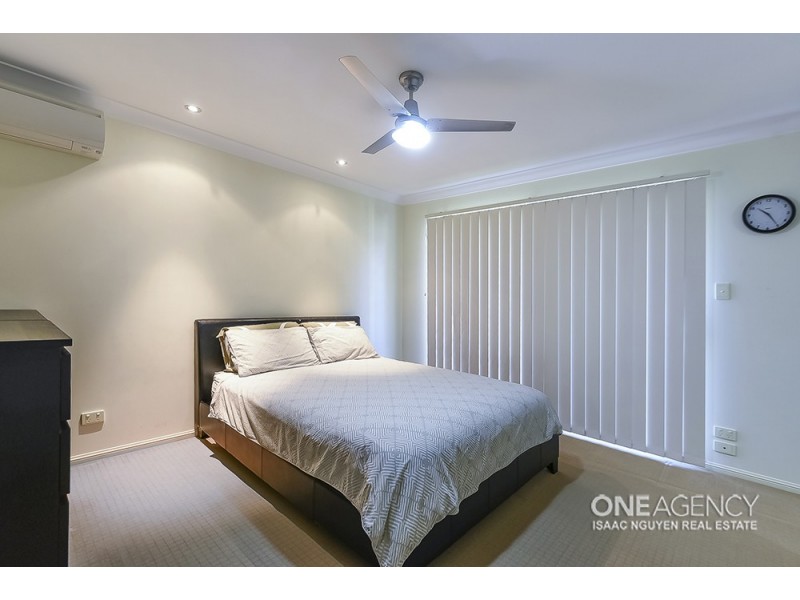 18 Sanctuary Dr, Forest Lake QLD 4078