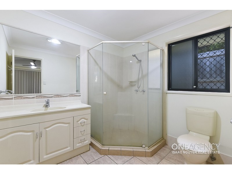 18 Sanctuary Dr, Forest Lake QLD 4078