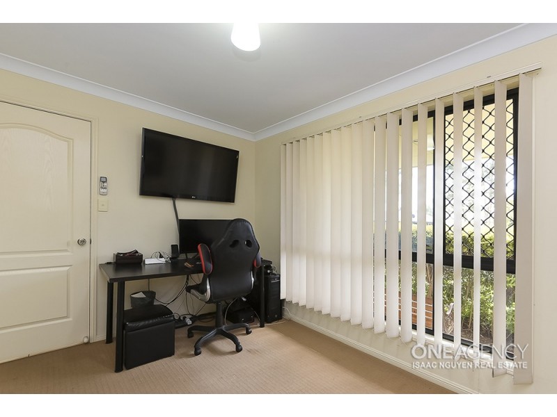 18 Sanctuary Dr, Forest Lake QLD 4078