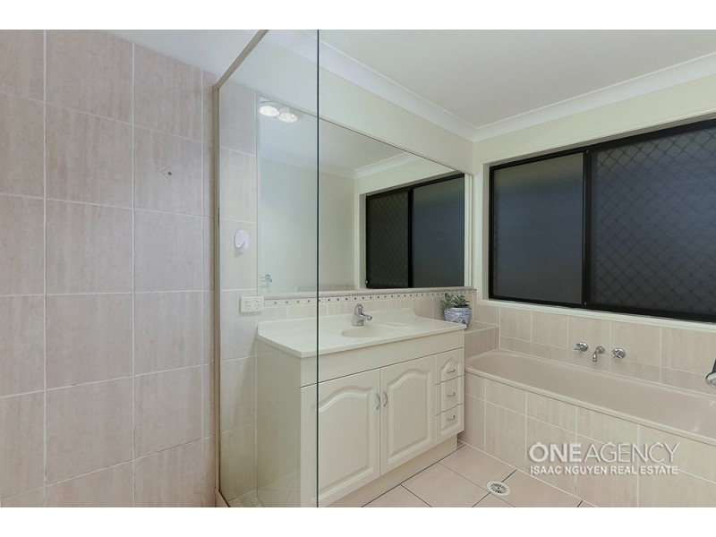 18 Sanctuary Dr, Forest Lake QLD 4078