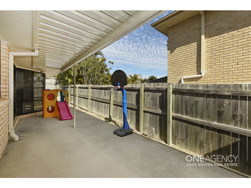 18 Sanctuary Dr, Forest Lake QLD 4078