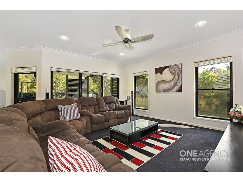 45 Christopher Pl, Sinnamon Park QLD 4073