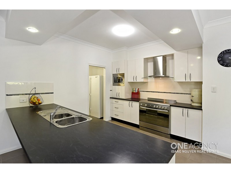 45 Christopher Pl, Sinnamon Park QLD 4073