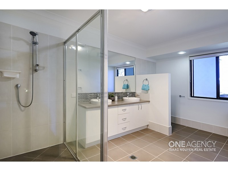 45 Christopher Pl, Sinnamon Park QLD 4073