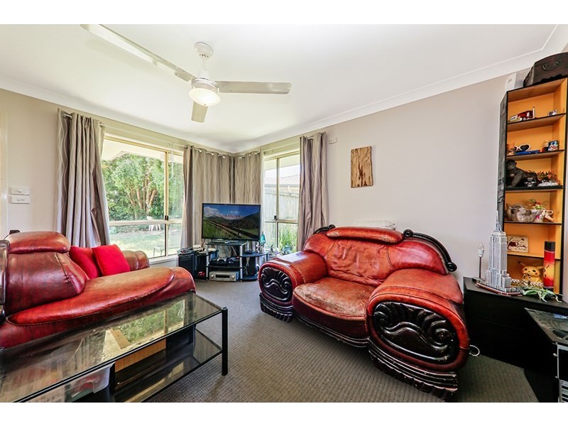 45 Cambridge St, Silkstone QLD 4304
