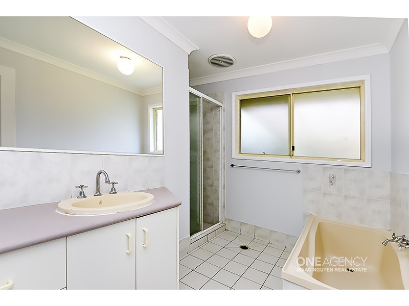 6 Argyle Pl, Forest Lake QLD 4078