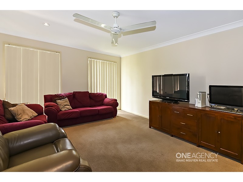 18 Mannix Place, Forest Lake QLD 4078