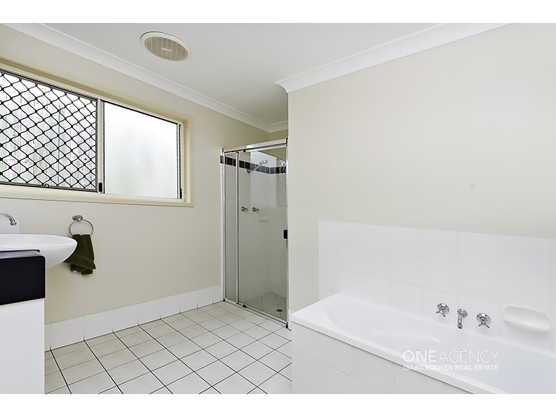 18 Mannix Place, Forest Lake QLD 4078