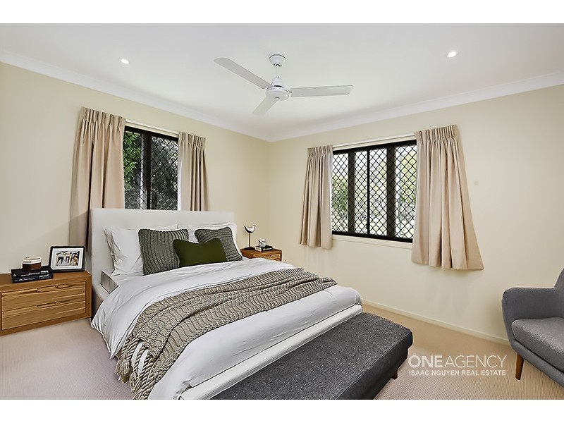 15 Gladstone St, Oxley QLD 4075