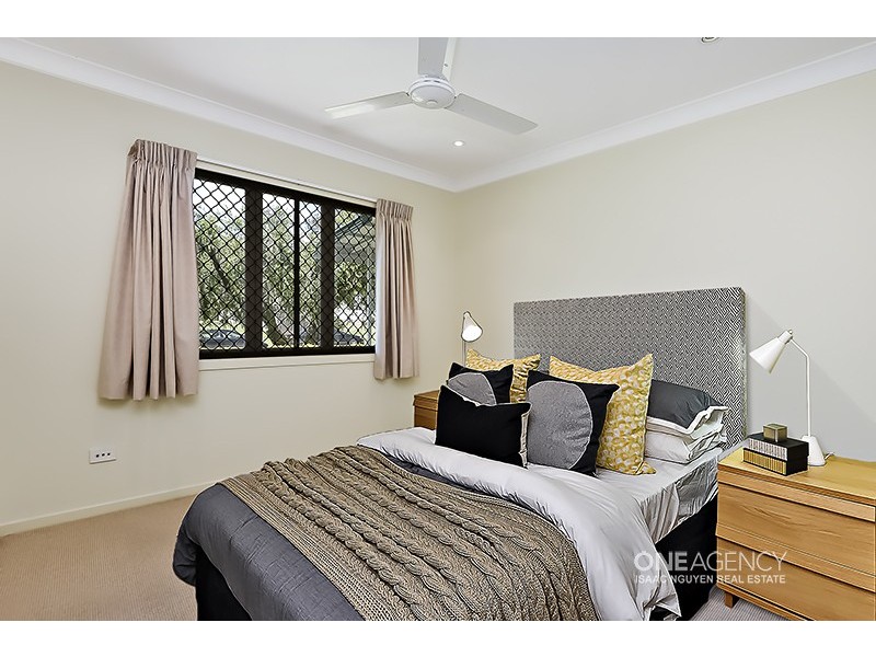 15 Gladstone St, Oxley QLD 4075