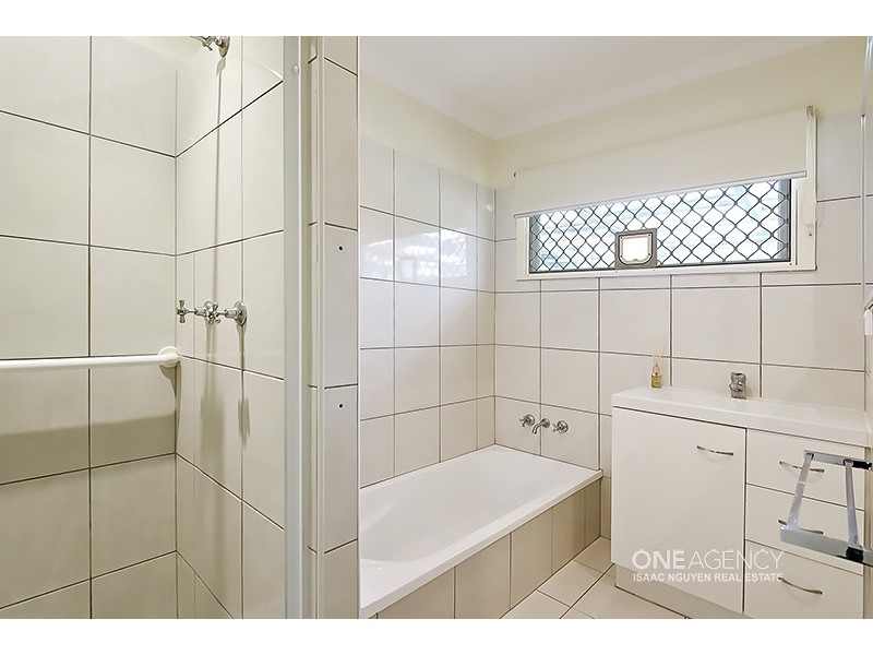 15 Gladstone St, Oxley QLD 4075