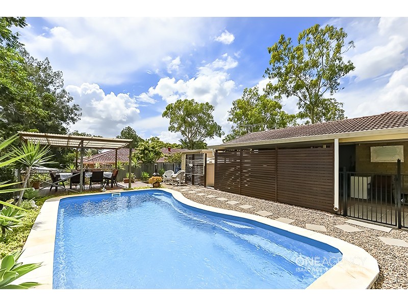 18 Pringle Pl, Forest Lake QLD 4078