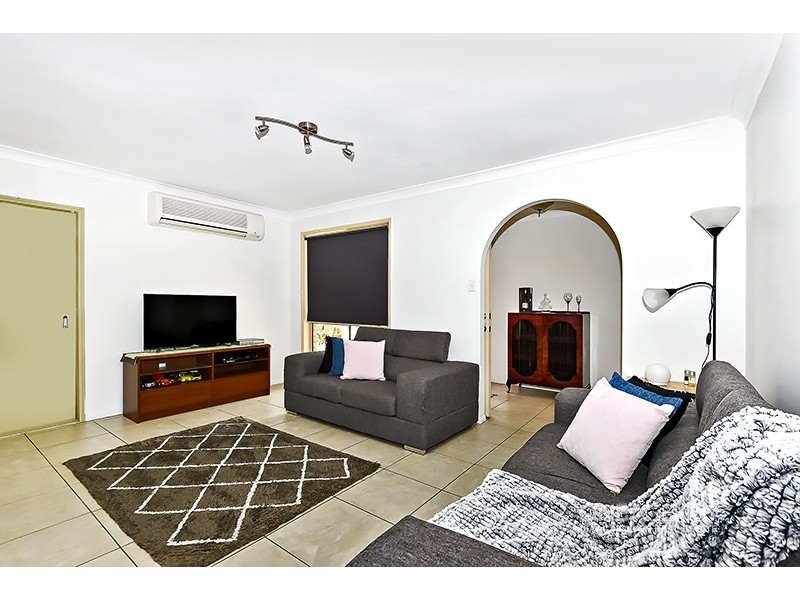 18 Pringle Pl, Forest Lake QLD 4078