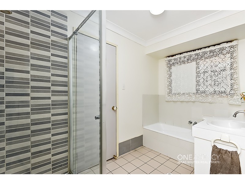 18 Pringle Pl, Forest Lake QLD 4078