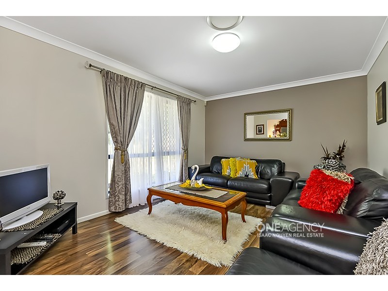 18 Dandenong St, Forest Lake QLD 4078