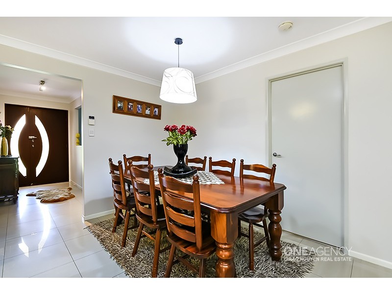 18 Dandenong St, Forest Lake QLD 4078