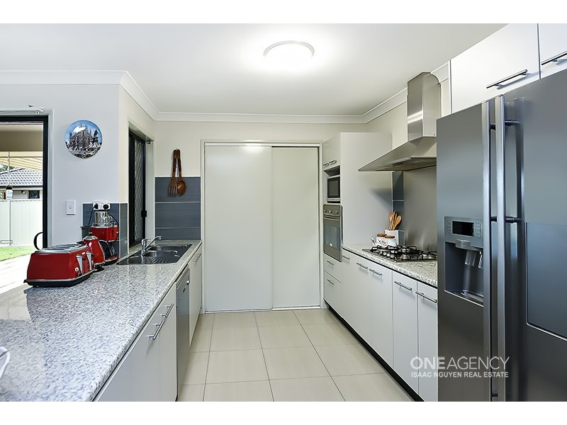 18 Dandenong St, Forest Lake QLD 4078