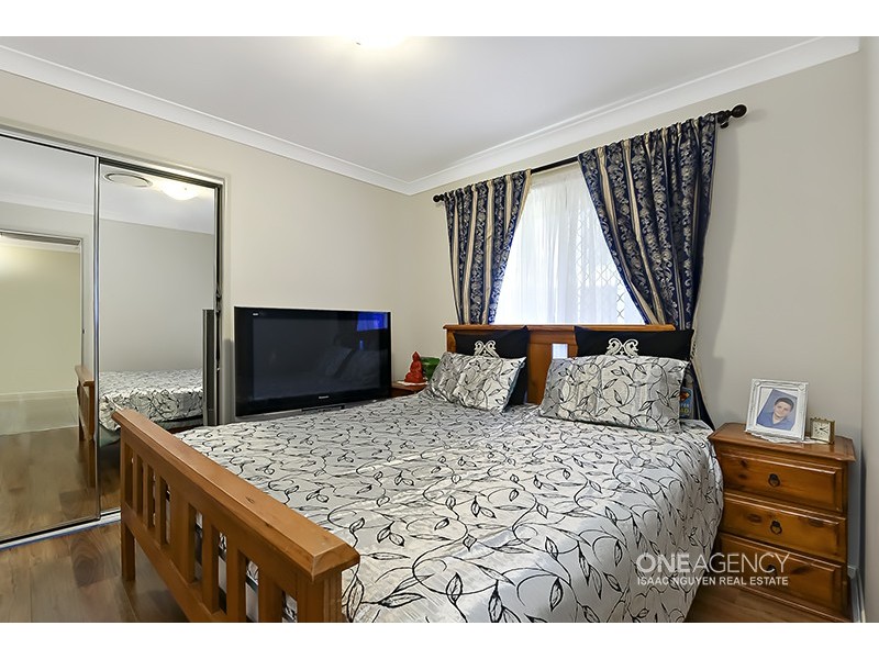 18 Dandenong St, Forest Lake QLD 4078