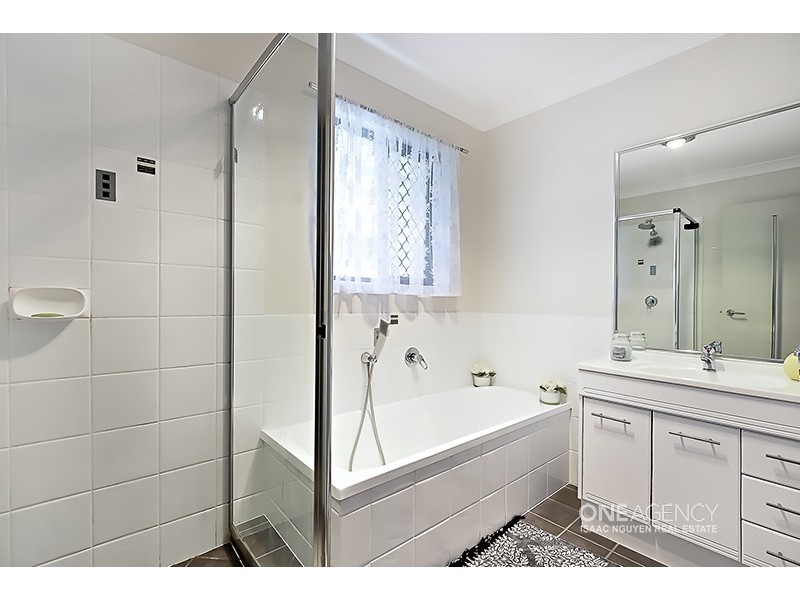 18 Dandenong St, Forest Lake QLD 4078