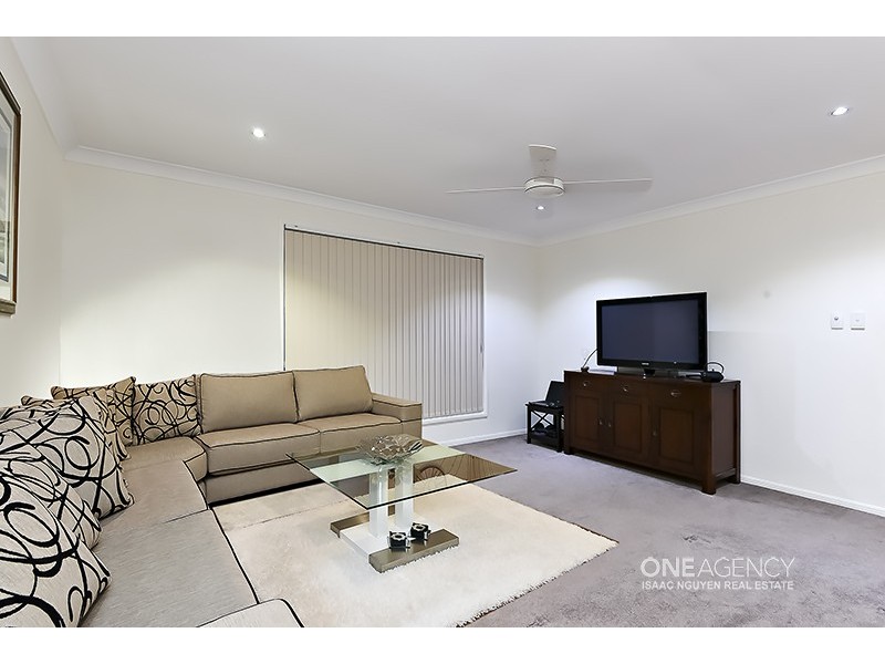 20 Glasshouse Cr, Forest Lake QLD 4078