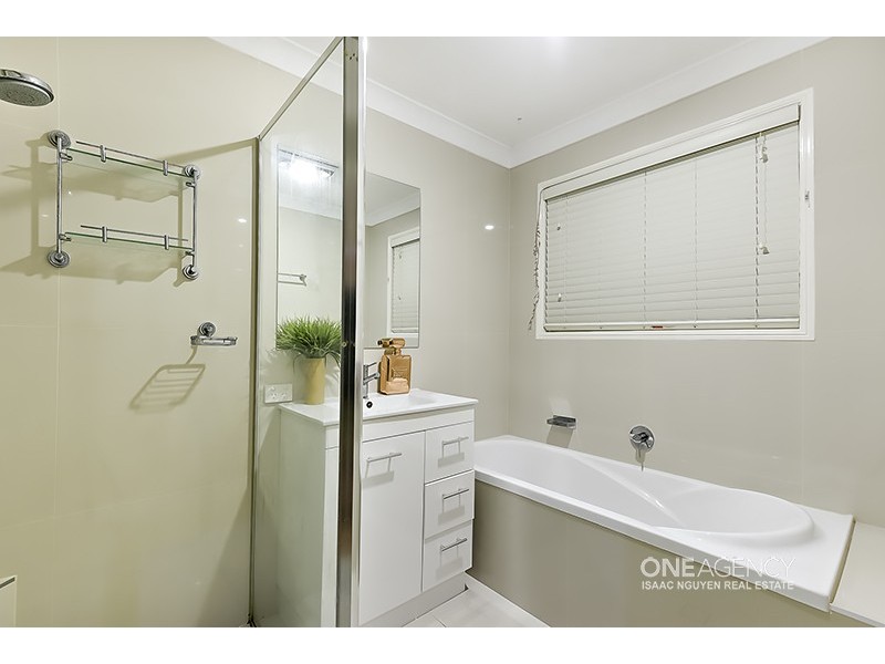 20 Glasshouse Cr, Forest Lake QLD 4078