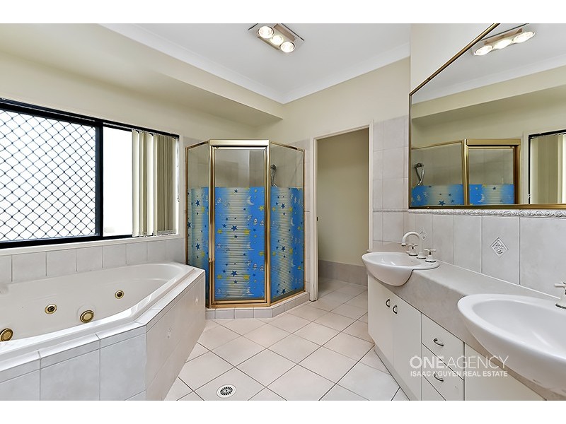 20 Montserrat Place, Forest Lake QLD 4078