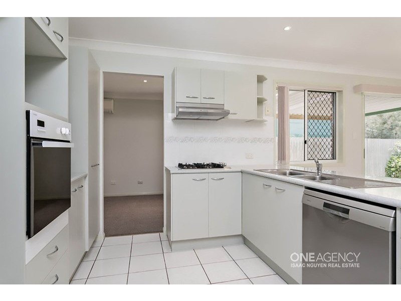 37 Dampier Cres, Forest Lake QLD 4078