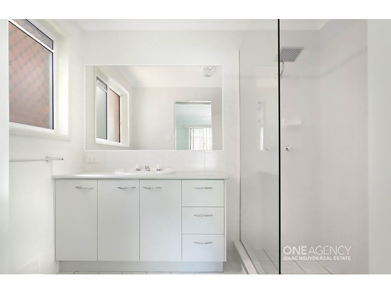 37 Dampier Cres, Forest Lake QLD 4078