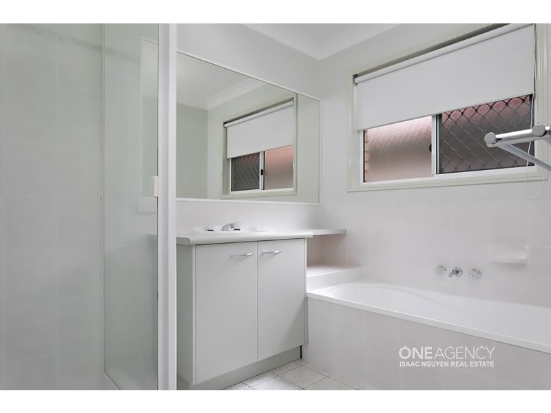 37 Dampier Cres, Forest Lake QLD 4078