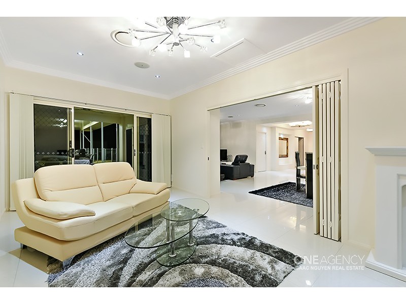 24 Hanley Place, Doolandella QLD 4077