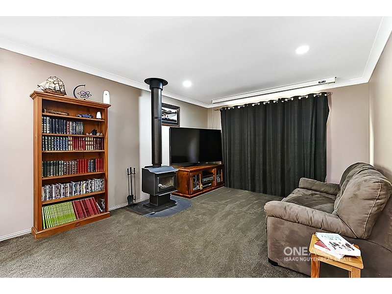 23 Stuart Pl, Forest Lake QLD 4078
