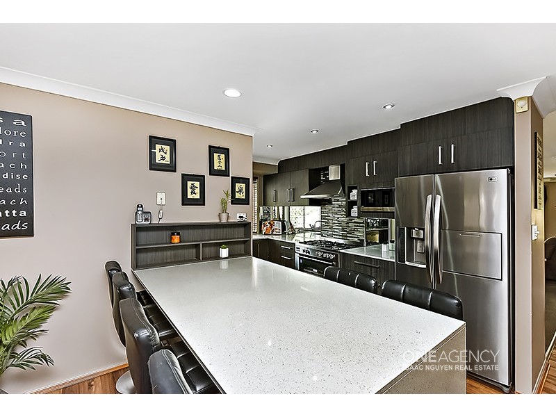 23 Stuart Pl, Forest Lake QLD 4078