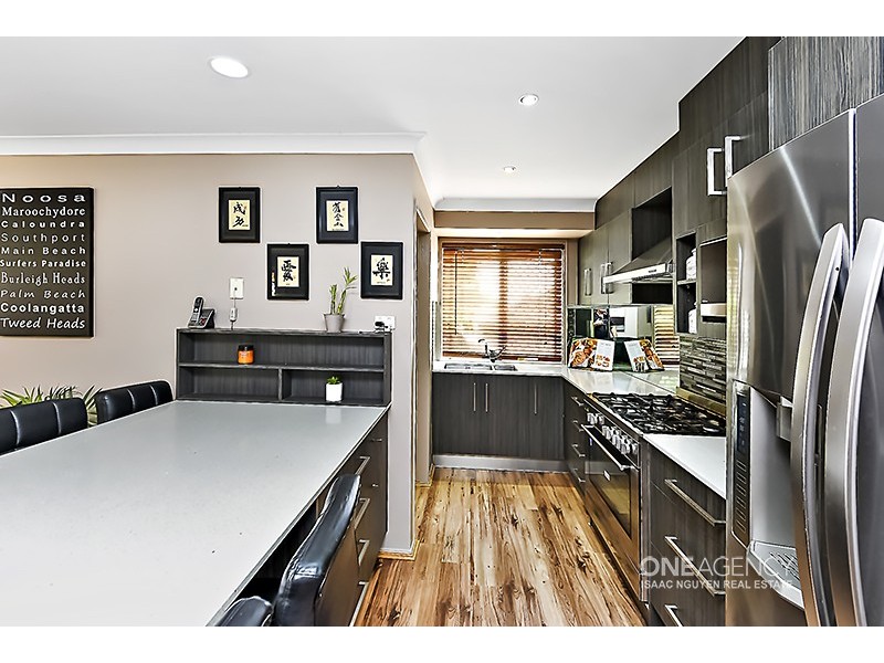 23 Stuart Pl, Forest Lake QLD 4078