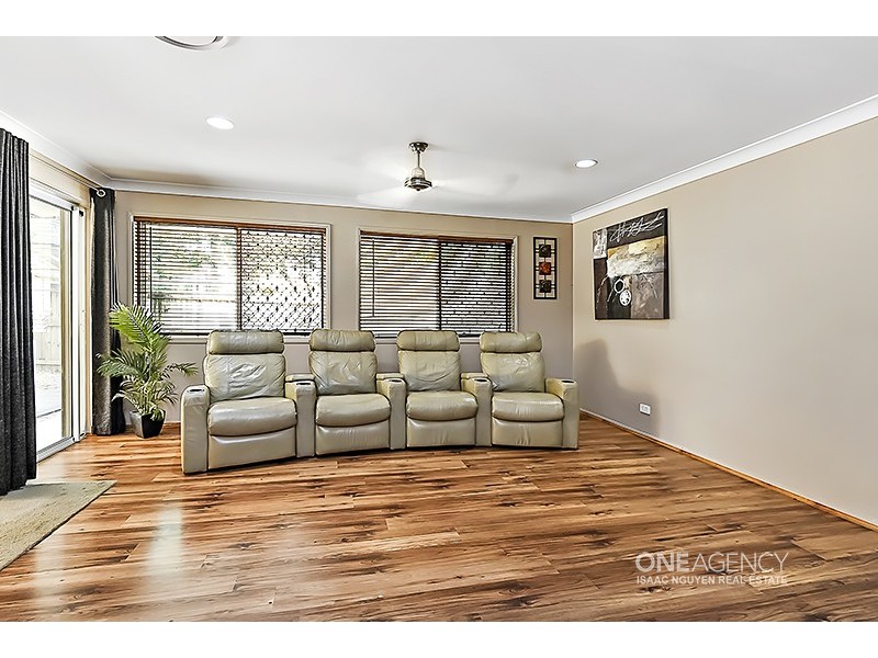 23 Stuart Pl, Forest Lake QLD 4078