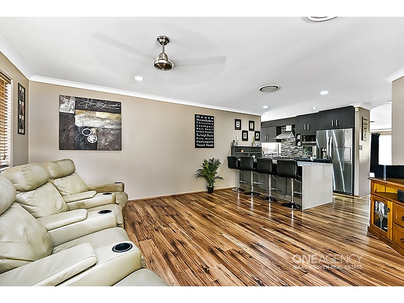 23 Stuart Pl, Forest Lake QLD 4078