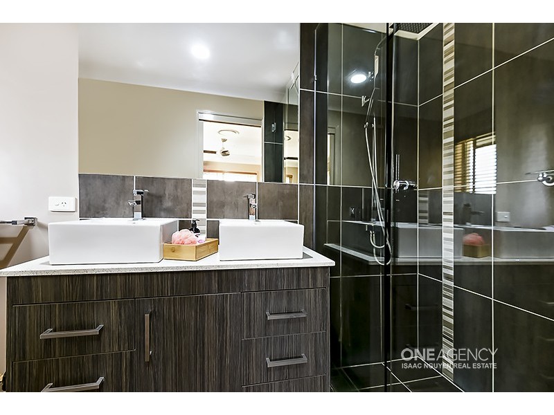 23 Stuart Pl, Forest Lake QLD 4078