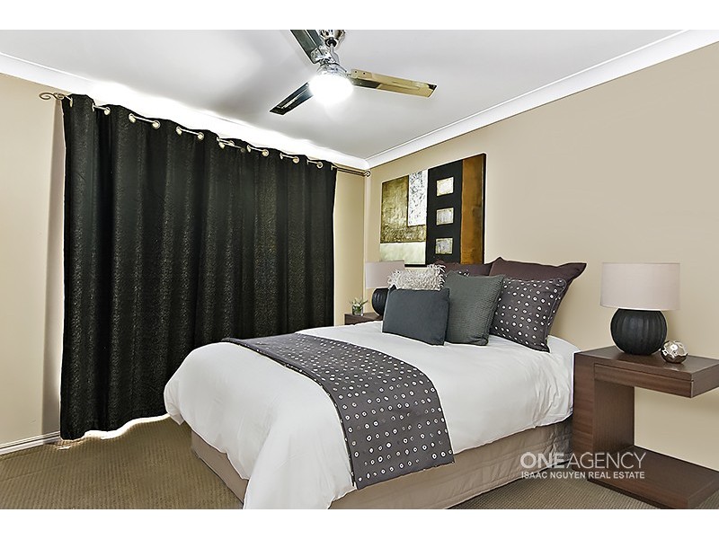 23 Stuart Pl, Forest Lake QLD 4078