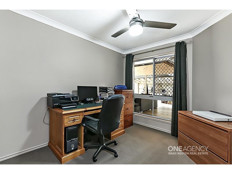 23 Stuart Pl, Forest Lake QLD 4078