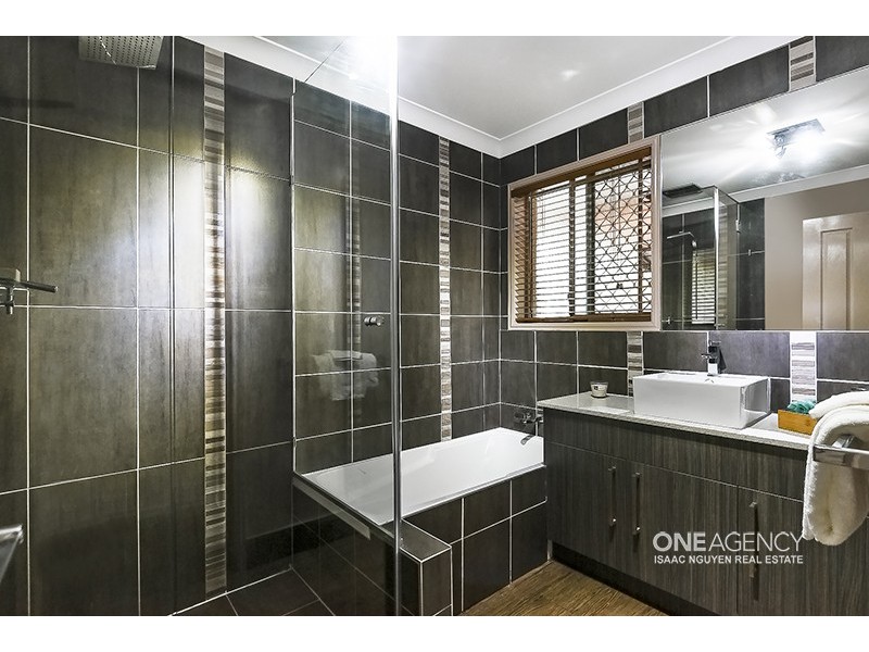 23 Stuart Pl, Forest Lake QLD 4078